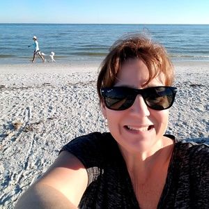 Meet your Posher, Suzanne